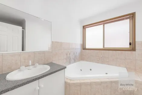 Property photo of 3 Oat Close Delahey VIC 3037