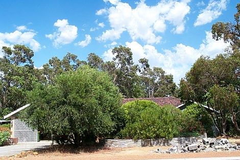 24 Silverdale Rd, Lesmurdie, WA 6076