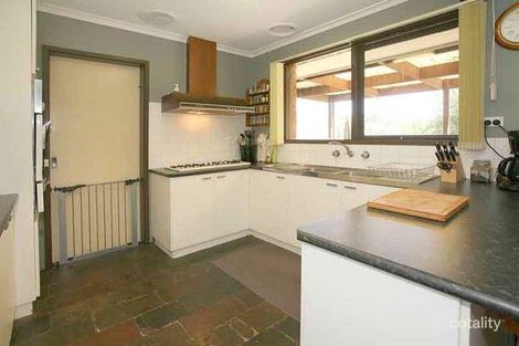 Property photo of 1 Wyuna Walk Mooroolbark VIC 3138