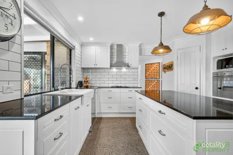 Property photo of 1 Namoi Court Murrumba Downs QLD 4503