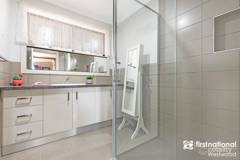 Property photo of 44 Queensbury Way Werribee VIC 3030