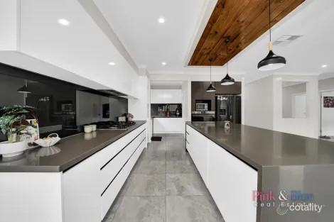 Property photo of 5 Carnation Drive Rockbank VIC 3335