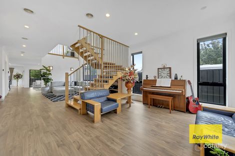 Property photo of 10 Tangelo Grove Mernda VIC 3754