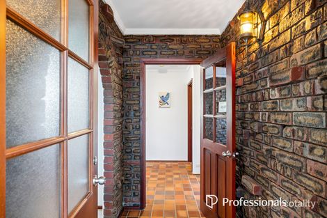 Property photo of 10 Cameron Close Lesmurdie WA 6076