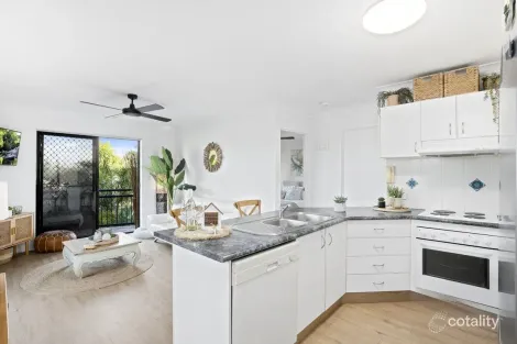 27/10-12 Bath St, Labrador, QLD 4215