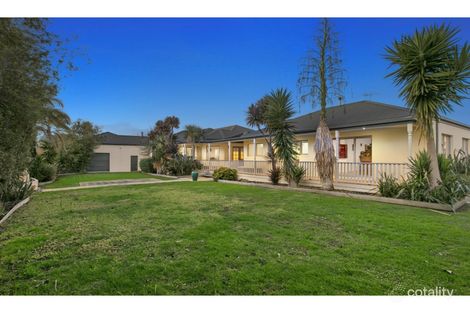 Property photo of 11 Chateaux Close Mount Martha VIC 3934