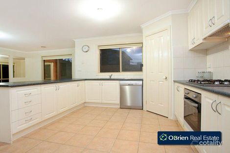 Property photo of 5 Shaz Court Berwick VIC 3806