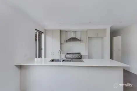 Property photo of 23 Clarcoll Crescent South Kangaroo Flat VIC 3555