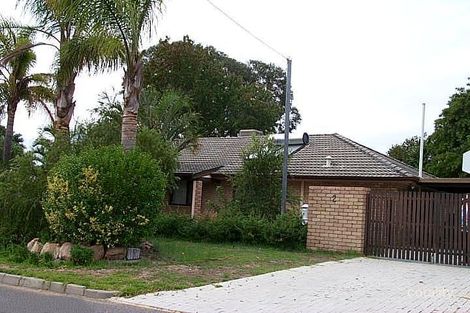 2 Camborne Way, Thornlie, WA 6108