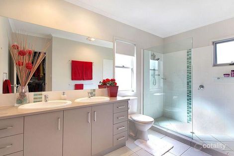 5 Fantail Cres, Cooroy, QLD 4563