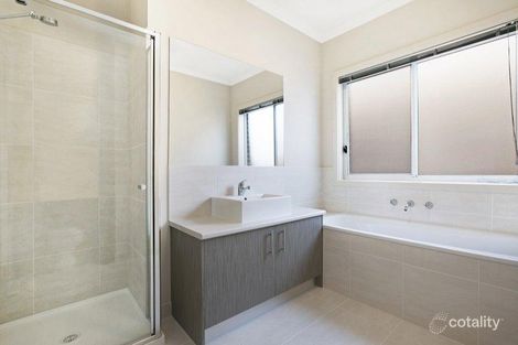 Property photo of 31/20 Mountainview Boulevard Cranbourne North VIC 3977