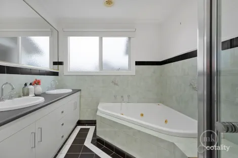 Property photo of 7 Jonquil Close Diamond Creek VIC 3089