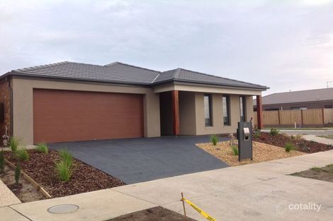 30 Waterways Dr, Cranbourne North, VIC 3977