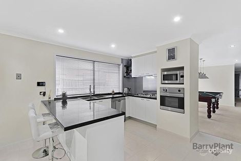 Property photo of 14 Buttercup Grove Bundoora VIC 3083