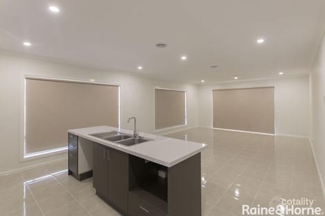 18 Sadie Ave, Thornhill Park, VIC 3335