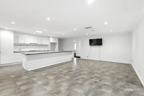Property photo of 2 Bunya Place Werribee VIC 3030