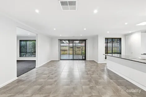 Property photo of 2 Bunya Place Werribee VIC 3030