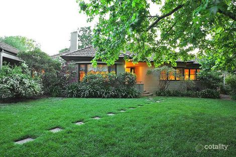 16 Arthur Cir, Forrest, ACT 2603