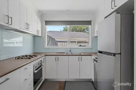 Property photo of 13 Daniher Close Berwick VIC 3806