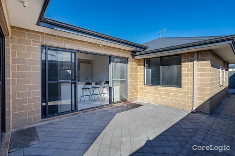 Property photo of 26 Yewers Drive Champion Lakes WA 6111