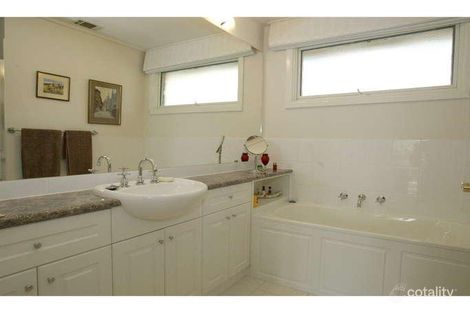 Property photo of 4 Foxley Street Glen Waverley VIC 3150