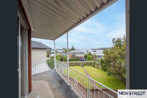 4 Albert St, Valentine, NSW 2280