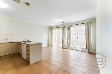 Property photo of 18 David Circuit Hillside VIC 3037