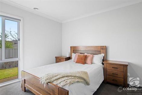Property photo of 4 Rix Mews Leneva VIC 3691