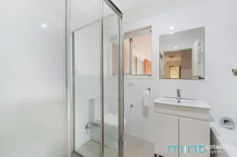 Property photo of 40 Jacaranda Drive Georges Hall NSW 2198