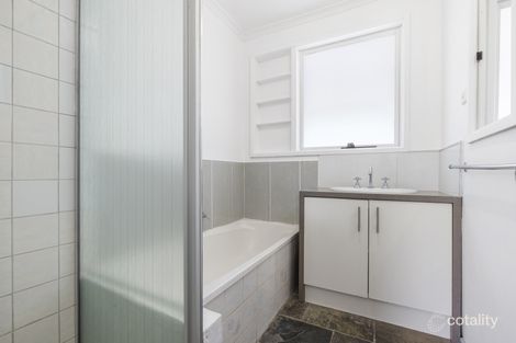 Property photo of 28 Collins Crescent Berwick VIC 3806
