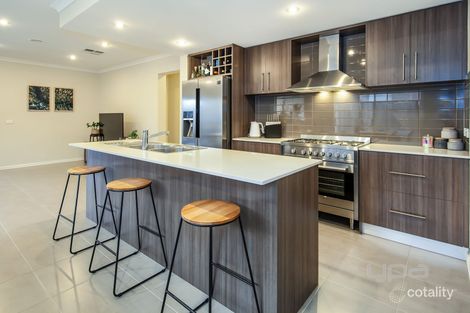 Property photo of 8 Dawkins Avenue Fraser Rise VIC 3336