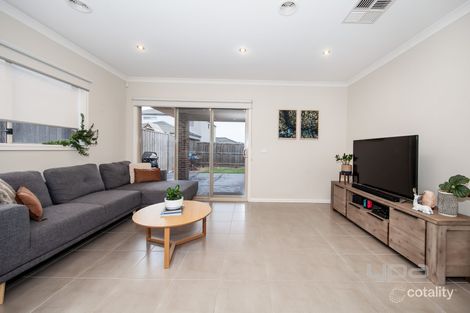 Property photo of 8 Dawkins Avenue Fraser Rise VIC 3336