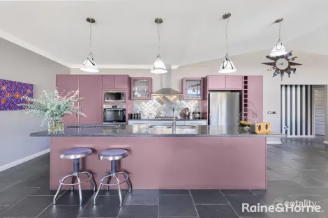 Property photo of 11 Willott Close Eglinton NSW 2795