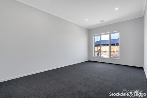 Property photo of 16 Leahy Circuit Gisborne VIC 3437