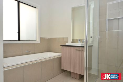 Property photo of 7 Bridport Circuit Tarneit VIC 3029