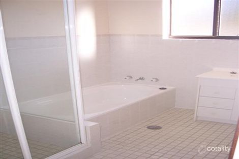 Property photo of 2/5 Yarrow Street Queanbeyan East NSW 2620