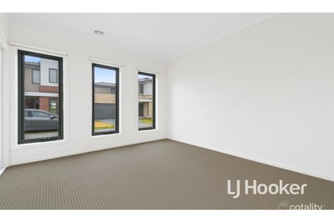 Property photo of 4 Tapas Court Lynbrook VIC 3975