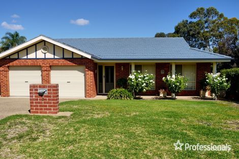 Property photo of 2 Bourkelands Drive Bourkelands NSW 2650