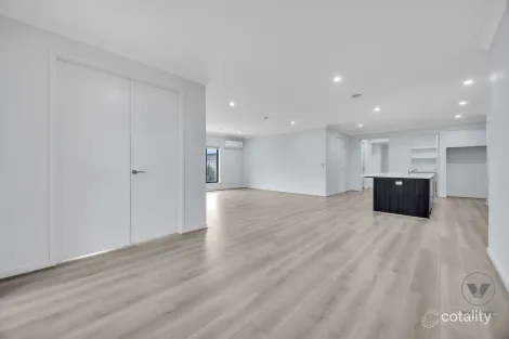 Property photo of 101 Polly Parade Tarneit VIC 3029