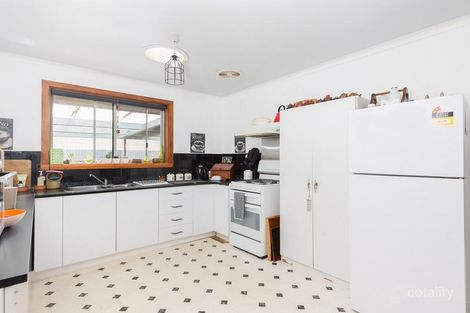 Property photo of 11 Gumbirra Court Mount Gambier SA 5290