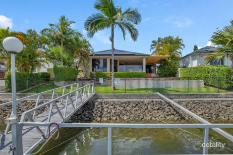 Property photo of 34 Coomera Court Helensvale QLD 4212