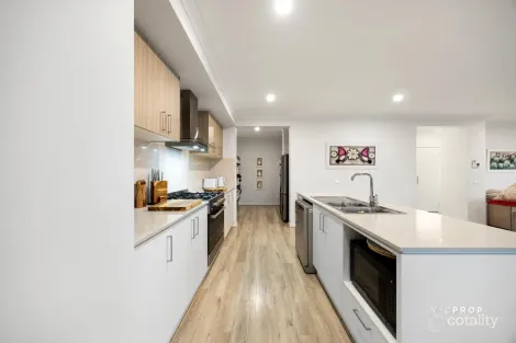 Property photo of 5 Neagh Street Manor Lakes VIC 3024