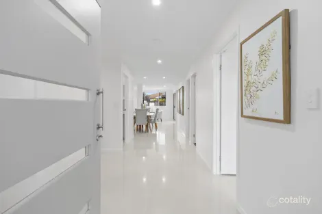 Property photo of 28 Dinnigan Crescent Durack QLD 4077