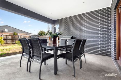 Property photo of 16 Cavenagh Terrace Taylors Hill VIC 3037