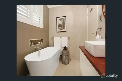 Property photo of 1/374 Pine Ridge Road Coombabah QLD 4216