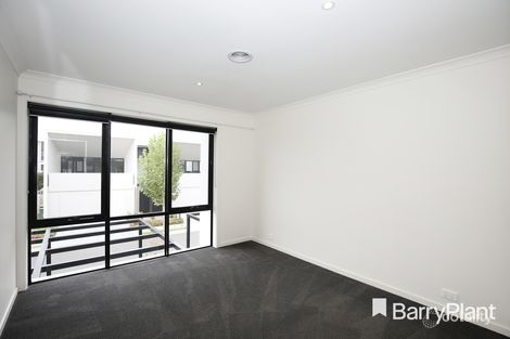 Property photo of 33 Belsay Chase Chirnside Park VIC 3116