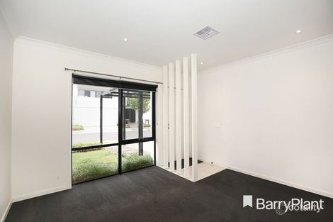 Property photo of 33 Belsay Chase Chirnside Park VIC 3116