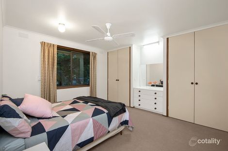 Property photo of 7 Cumberland Way Endeavour Hills VIC 3802