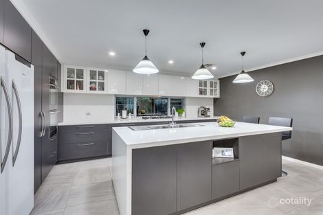 Property photo of 47 Golden Way Hillside VIC 3037