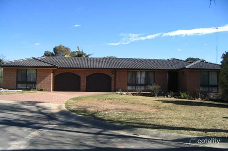5 Nomad Gr, St Clair, NSW 2759